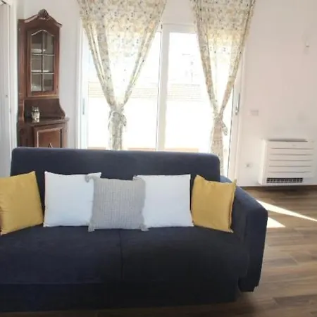 Bright With View Apartment *